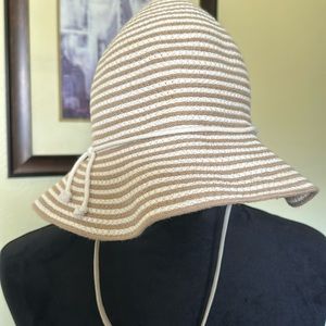 💖Jaclyn Smith white/tan spring hat